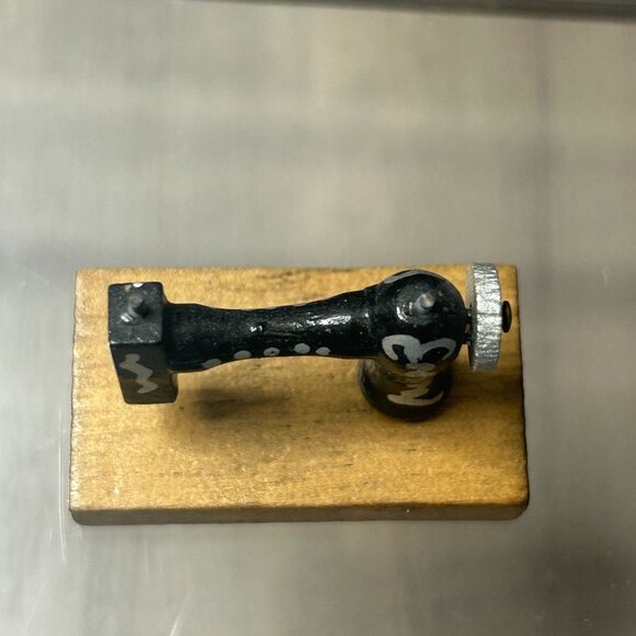 Vintage Shackman Miniature Dollhouse Sewing Machine Figurine - Picture 3 of 5